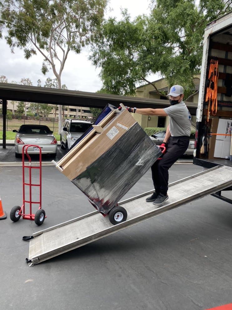 AG moving service image 2