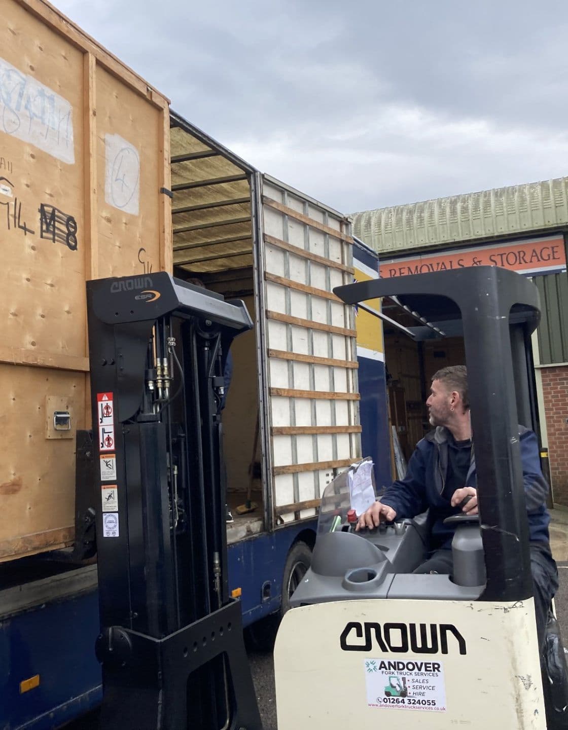 Johnstone's Removals and Storage image 3