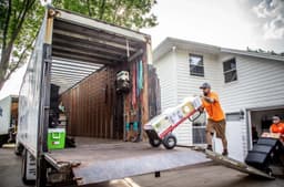 Movin On Out Inc - Mover, Relocation - Sioux Falls SD logo