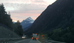 Mr Shifta Man And Van Service logo