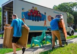 Premier Movers 4 Less logo