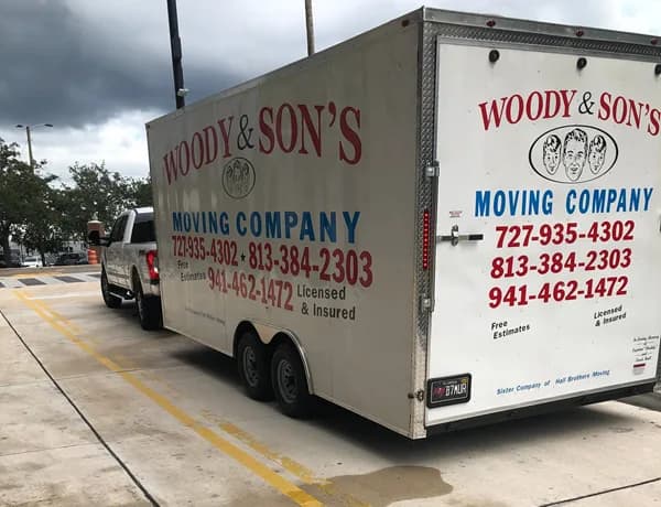 Woody & Sons Moving image 2